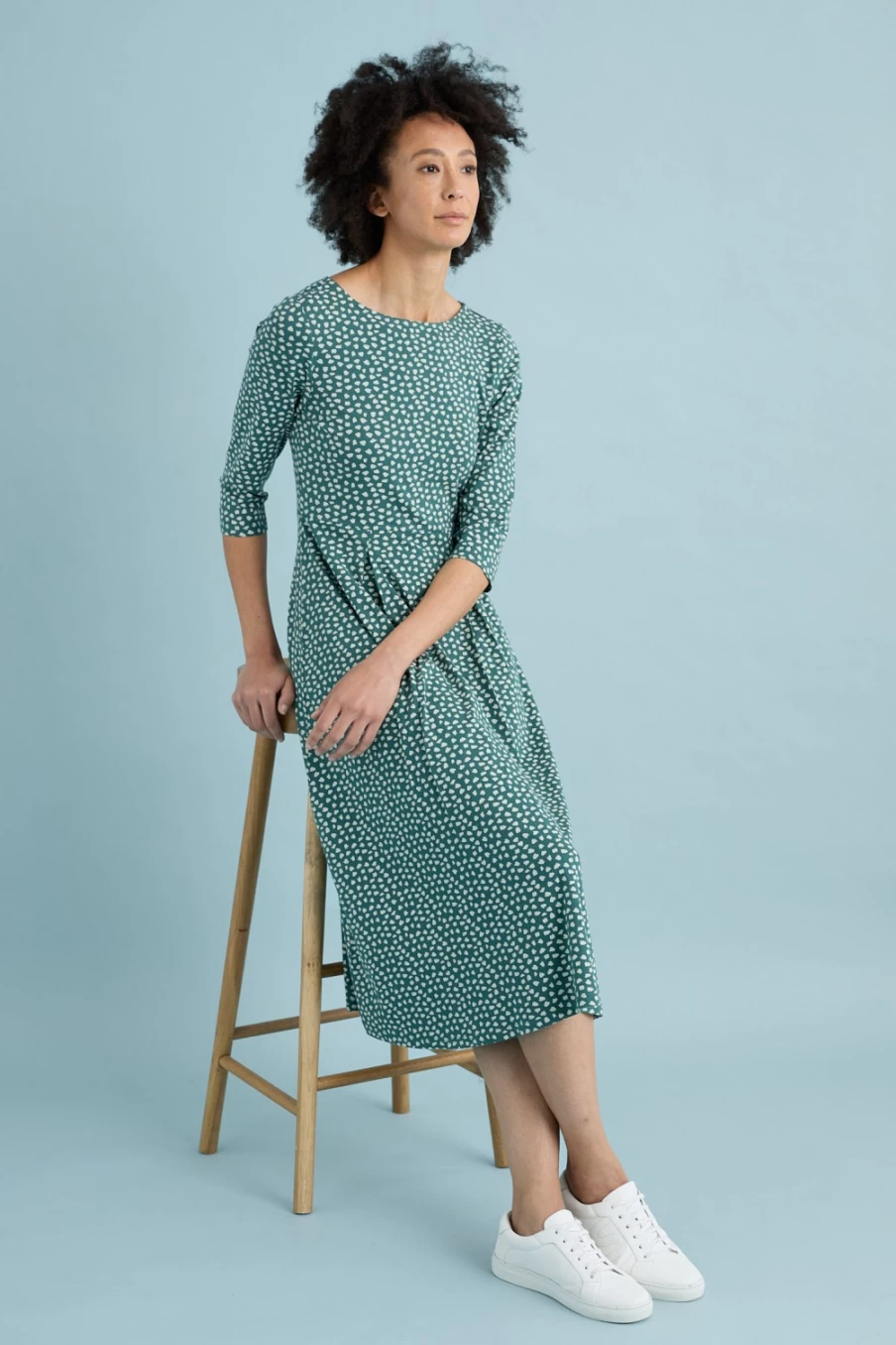 "Seasalt Cornwall Women's Wild Bouquet 3/4 Sleeve Midi Dress in Speckled Petals Studio Green"