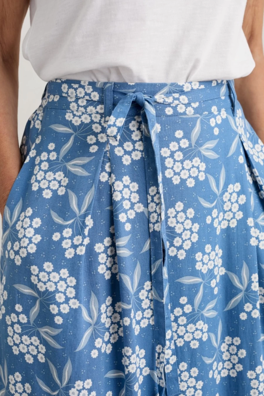 Seasalt Cornwall Women's Allantide Midi Skirt in Elderflower Shadow Mid Whirl Floral Print
